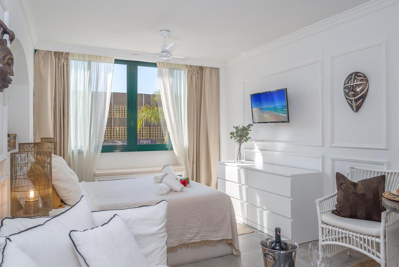 Bianca Chic Studio - Carihuela Beach At 300M Torremolinos Exterior photo